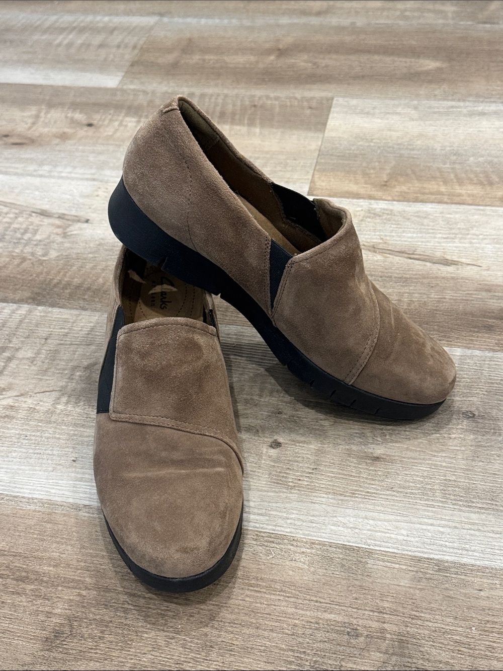 Clarks Artisan Women’s Daelyn Monarch Suede Loafers Slip-On Comfort Size 9 Wide